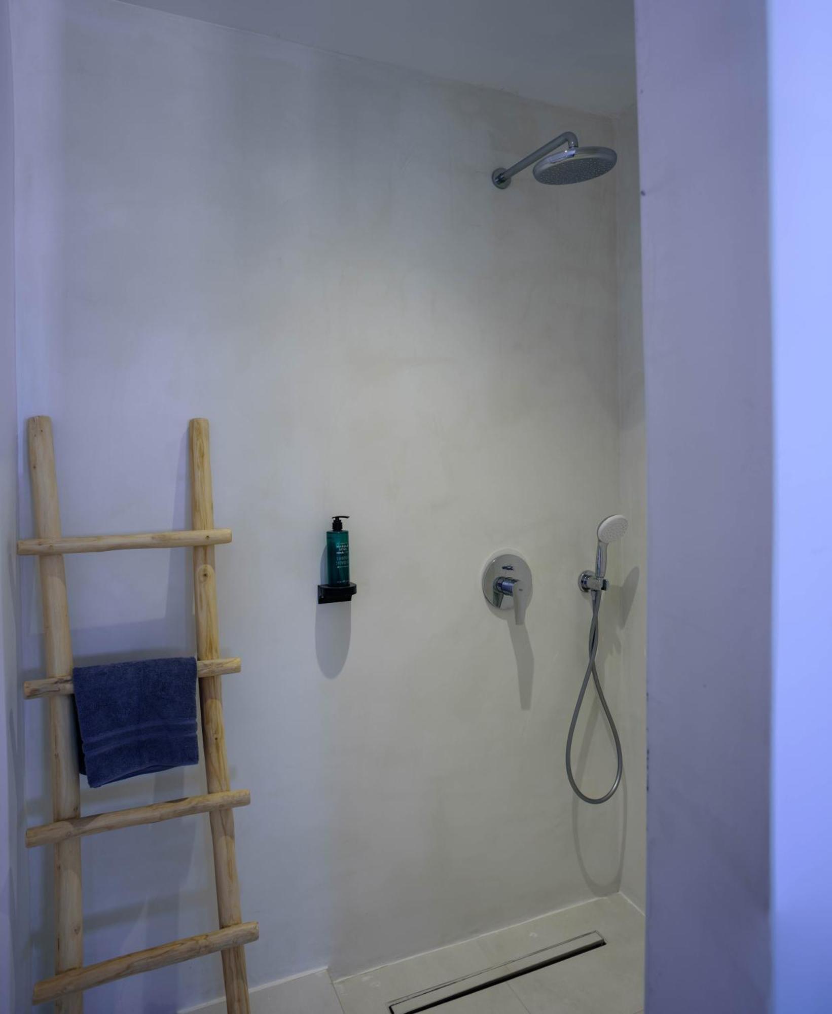 Ryolithos Suites Foinikiá エクステリア 写真